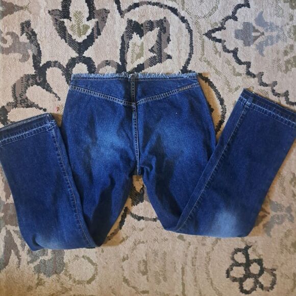 NWT- Darling Low Waste Flair Legs Abercrombie & Fitch SZ 4 Fray waist Distressed - Picture 5 of 9